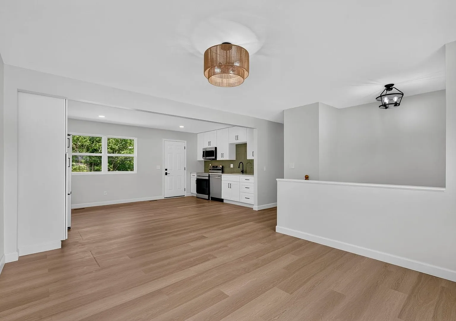 4 bed, 1844 sqft, $2,259 — Photo 2