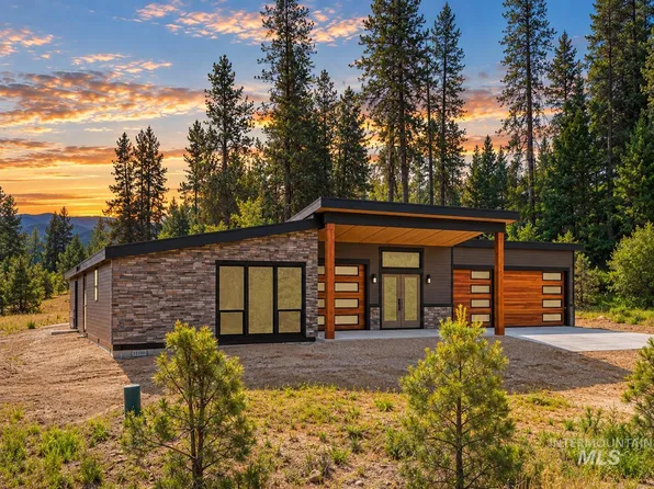 71 Wapiti Ct, Garden Valley, ID 83622