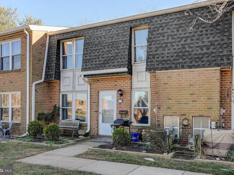 1013 Harbour Dr