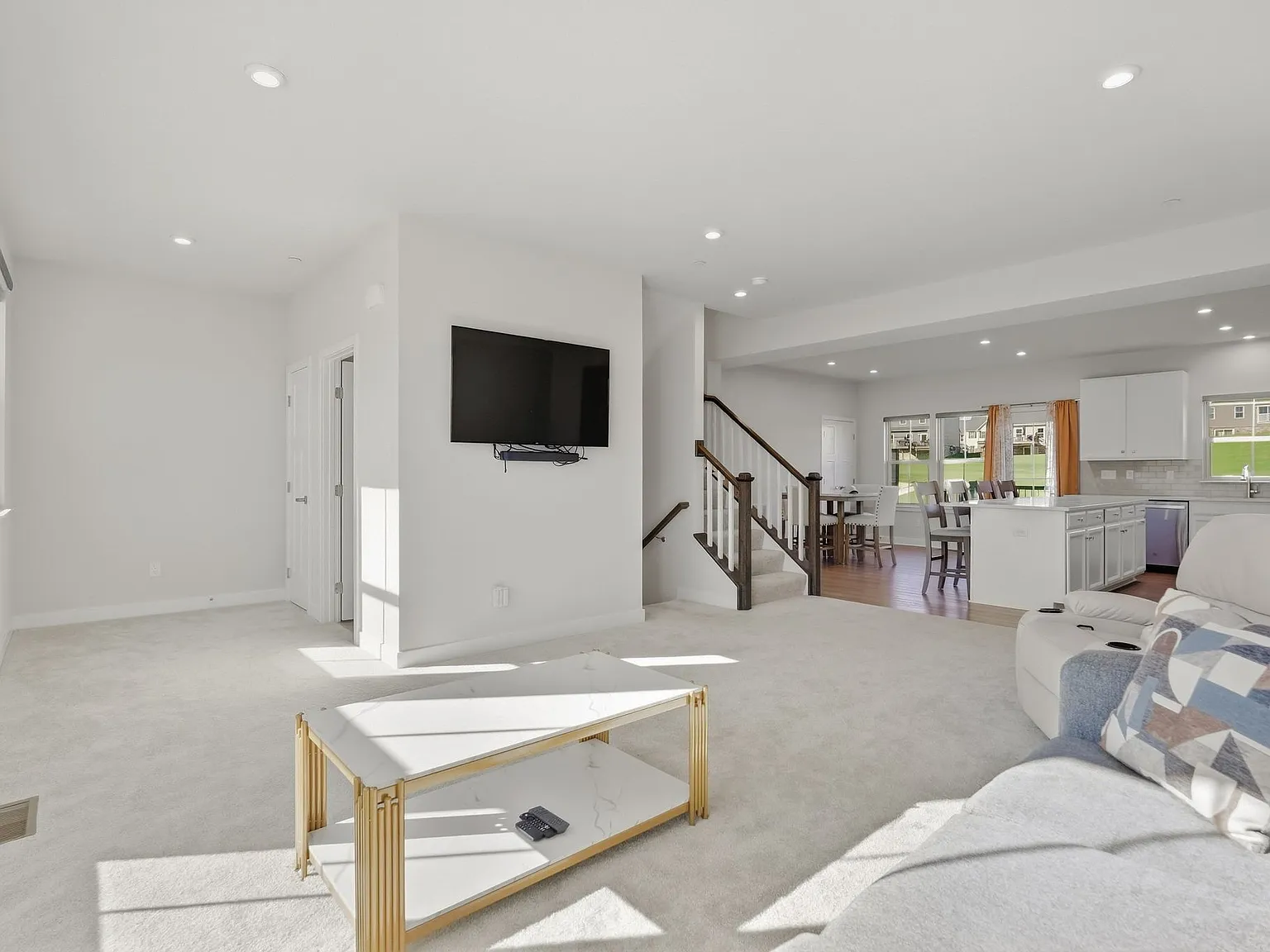 3 bed, 2.5 bath, $3,000 — Photo 3