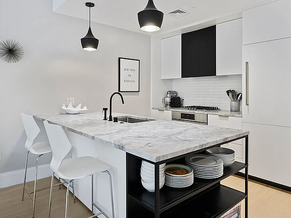 3rd image of 610 Warren St #6D