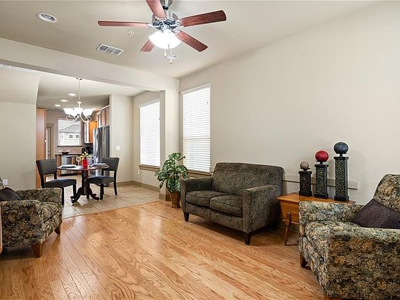 5th image of 909 Mountaineer Ln