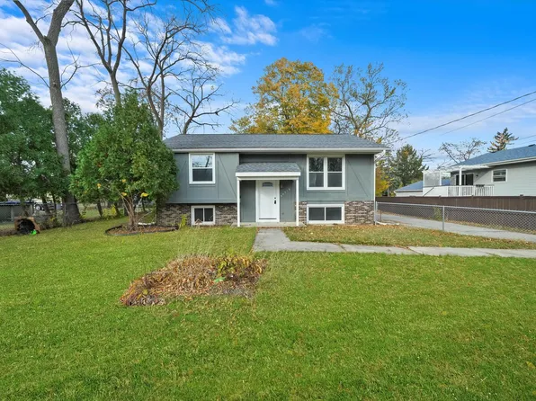 34716 N Holman Ave, Ingleside, IL 60041