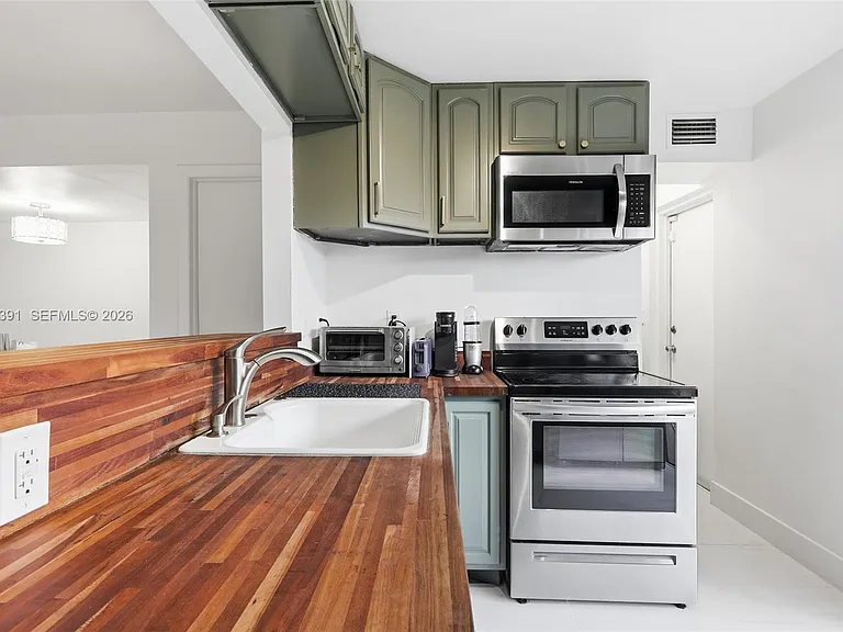 8823 NE 4th Avenue Rd #8823 — Photo 4