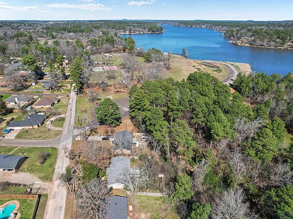 4th image of 1304 W Lake Dr