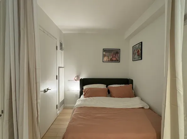 535 West 42nd Street image 2 of 7