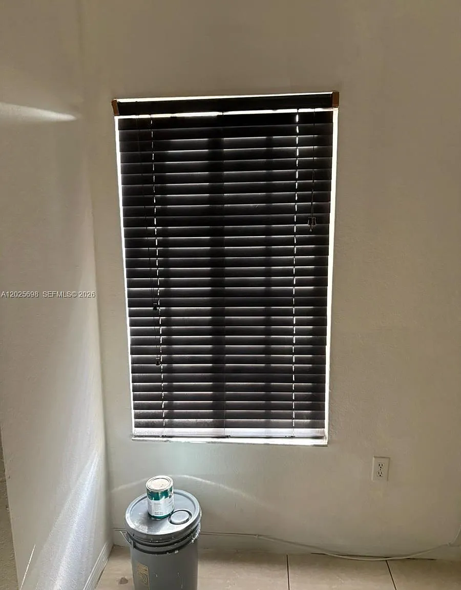 Third Avenue Condominium — Photo 2