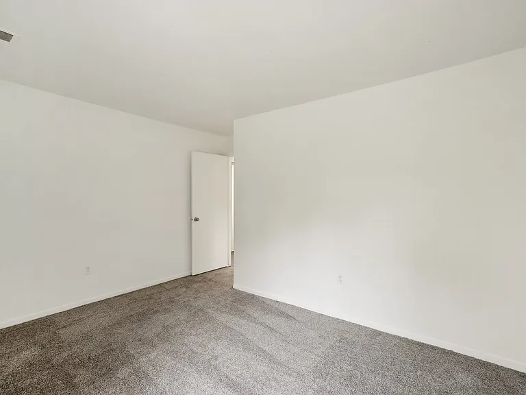 Kimberly Club Apartments — Photo 80