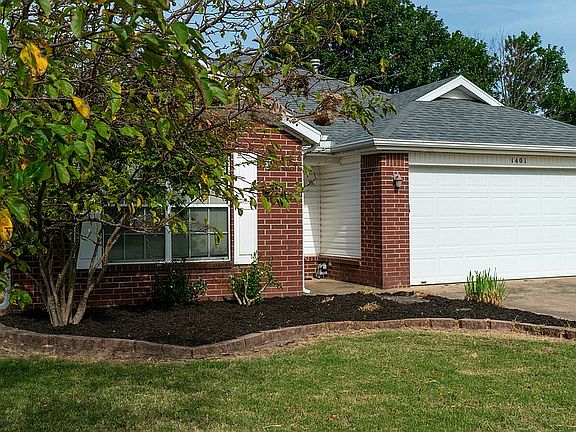 3rd image of 1401 S Camellia Ln