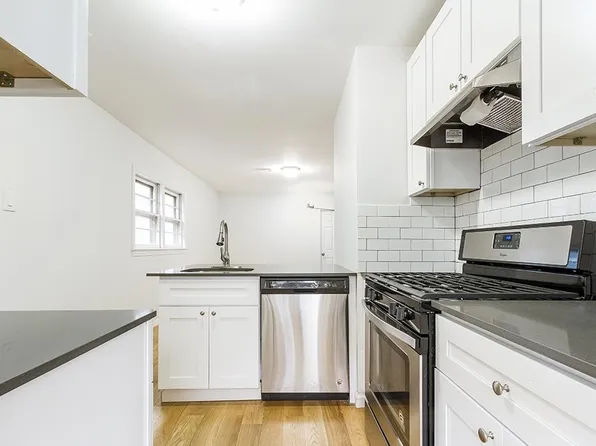 19 E 36th St, Bayonne, NJ 07002