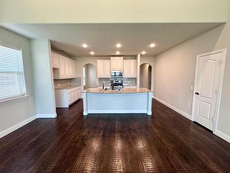 2113 Burke Dr — Photo 5