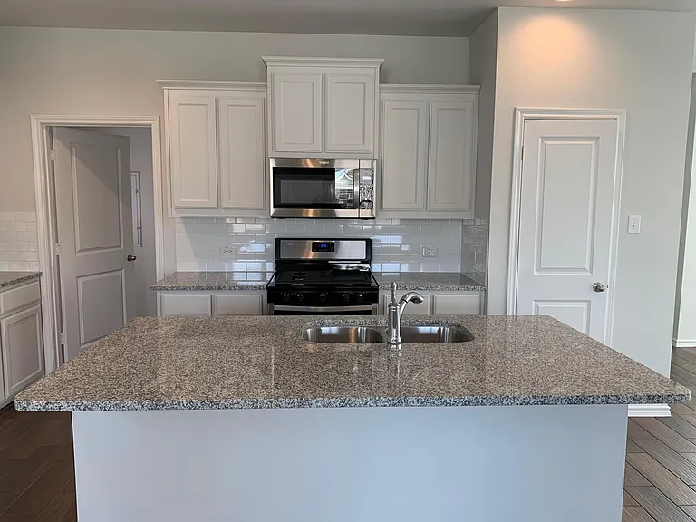 1708 Wayne Ln — Photo 6