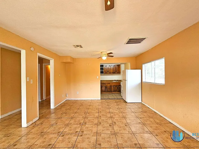 832 N Combee Rd — Photo 15
