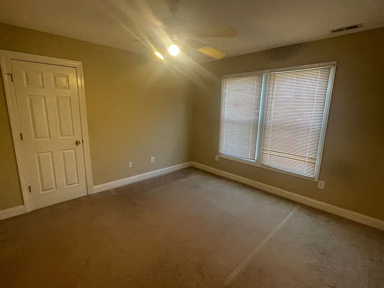 106 Ravenswood Rd — Photo 15