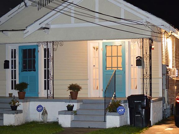3rd image of 1527 N Galvez St