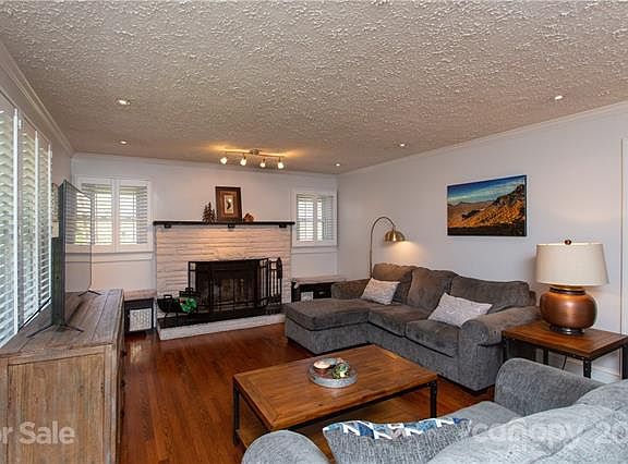 5th image of 2220 Hilltop Ln