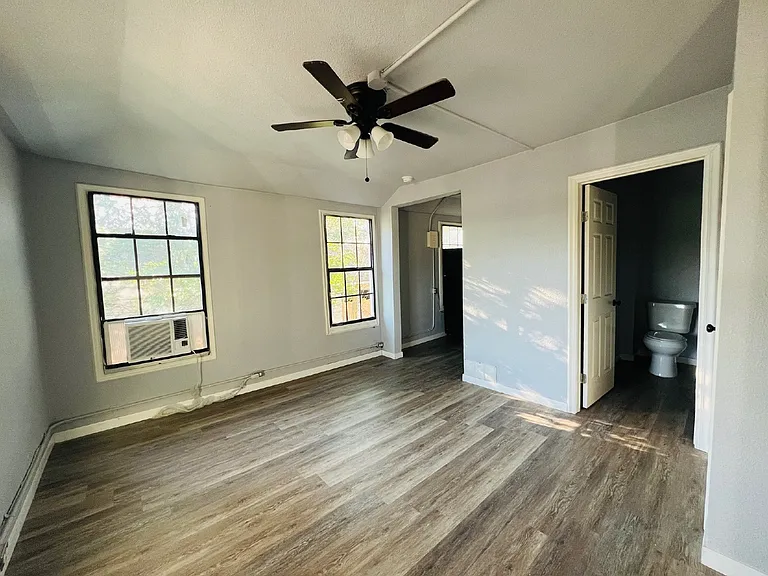 127 Sandmeyer St #4 — Photo 2