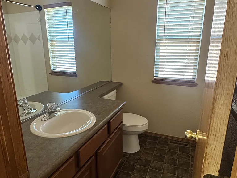Upper full bath
