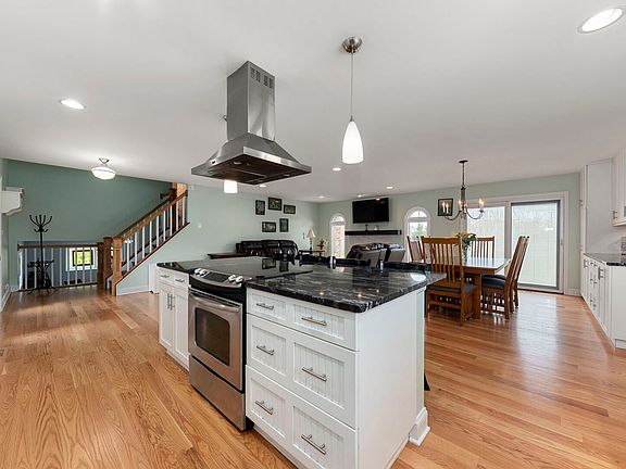3rd image of 1010 W Alleghany Dr