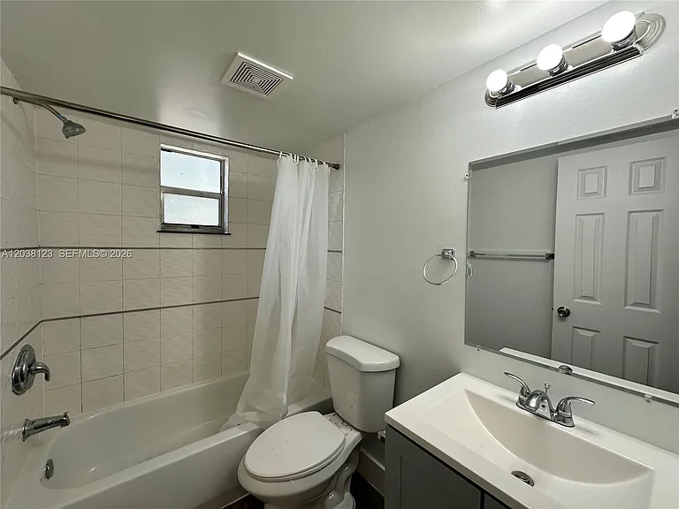 2325 Arthur St #6 — Photo 15