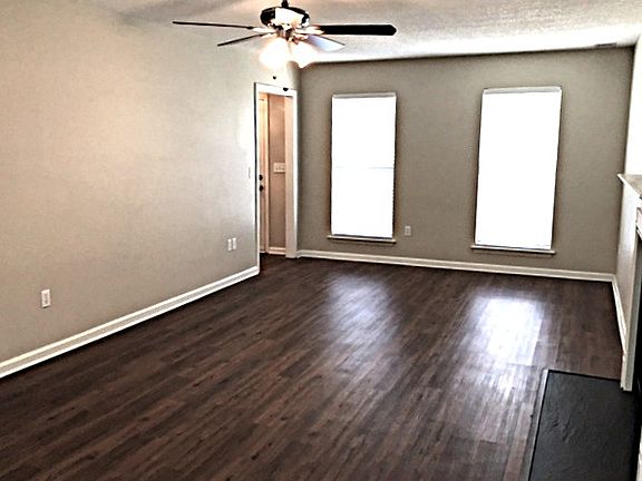 5th image of 128 Summer Trace Dr