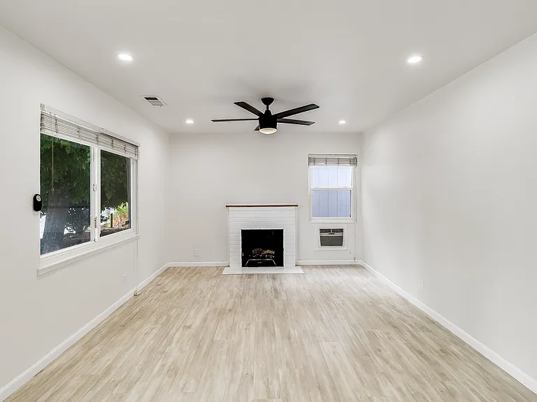 4060 Clayton Rd — Photo 8