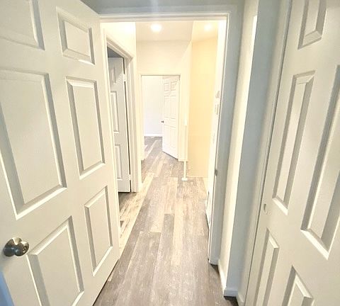 5th image of 1127 Glenville Dr APT 2