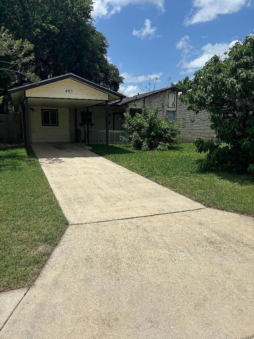 4 bed, 1.5 bath, 1358 sqft, $1,400 — Photo 1