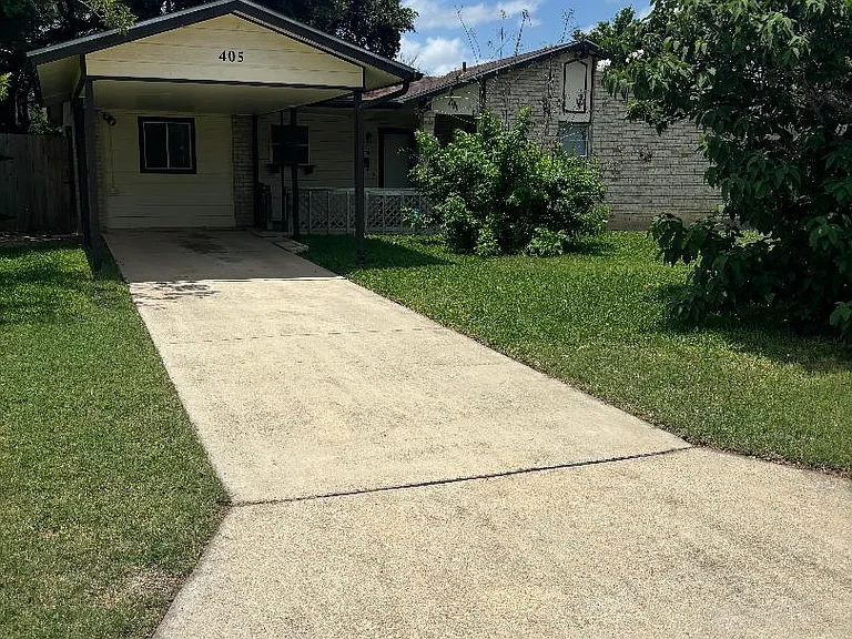 405 Nell Deane Blvd — Photo 1