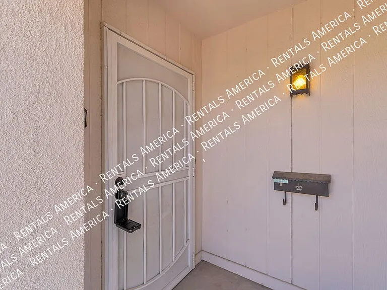 654 N Richey Blvd — Photo 14
