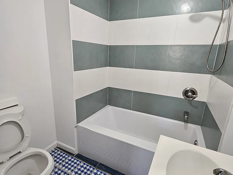136 Johnston St #0 — Photo 7