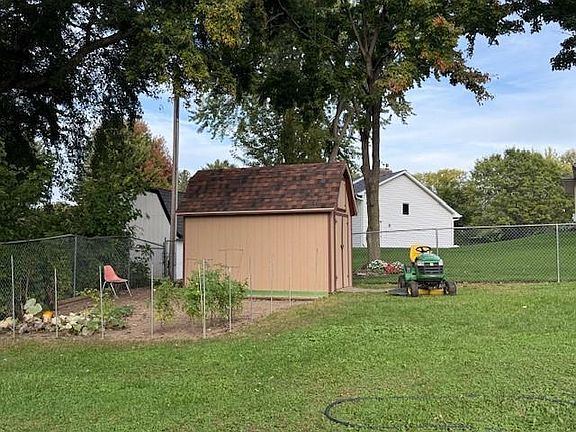 4th image of 6826 Berkshire Ln N