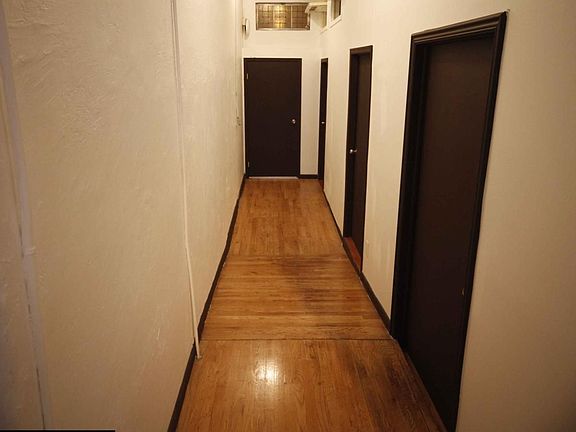 3rd image of 512 Broadway