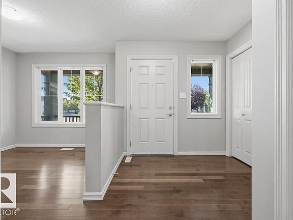 3rd image of 1526 35b Ave NW