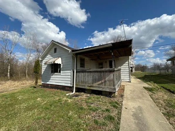 718 N Front St, Oak Hill, OH 45656