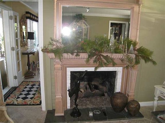 3rd image of 1200 E Jackson Blvd
