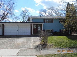 694 Briar Rd, Wauconda, IL 60084