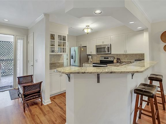 4th image of 100 Colonnade Dr #172