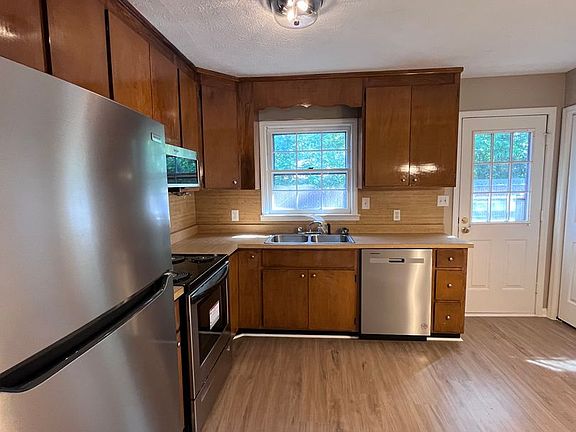3rd image of 221 Homer St #B