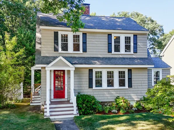 24 Thorndike St, Reading, MA 01867