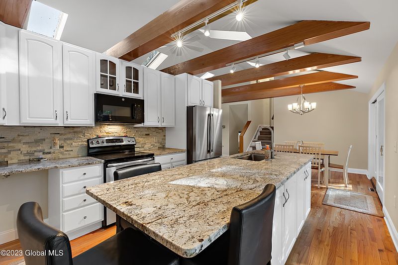3rd image of 12 Crestwood Drive