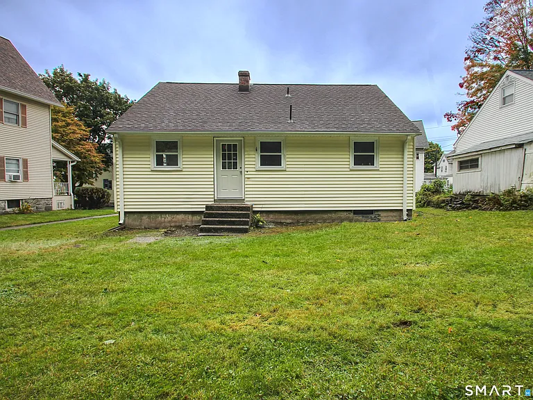 136 Hillside Ave — Photo 23