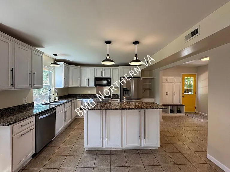 1909 Rollins Dr — Photo 16