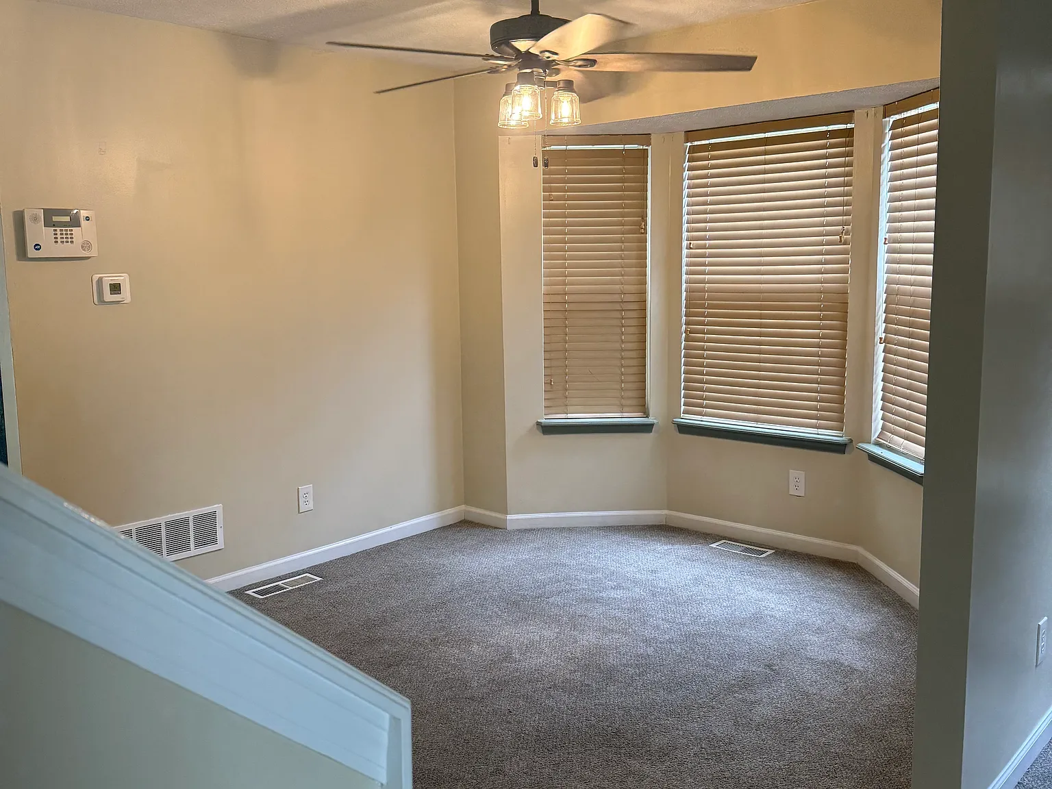 3 bed, 1.5 bath, 1378 sqft, $2,100 — Photo 3