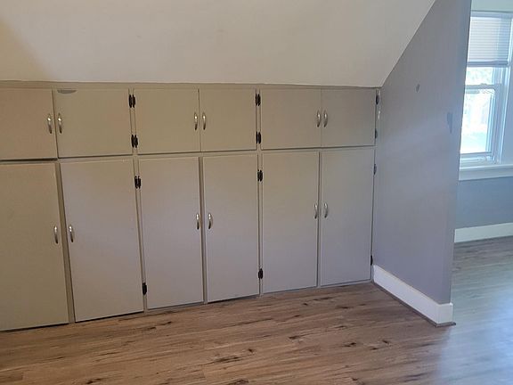 5th image of 399 Oakdale Dr