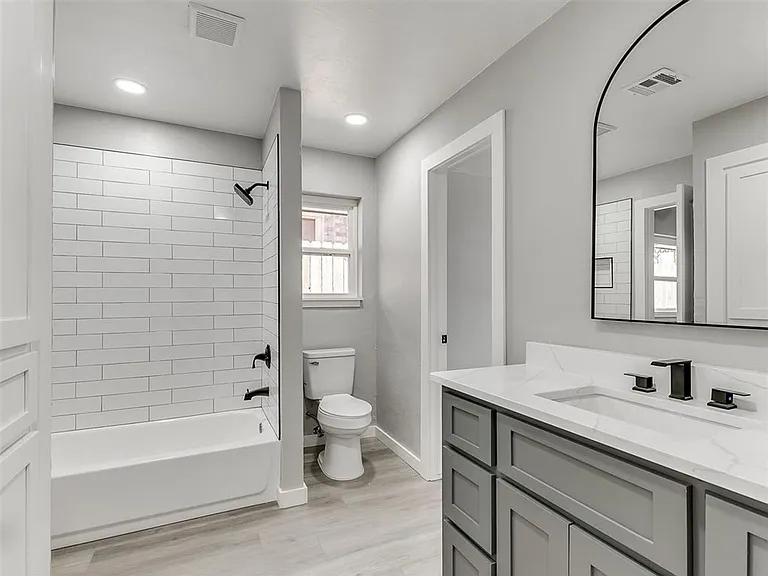6917 Woodridge Ave — Photo 28