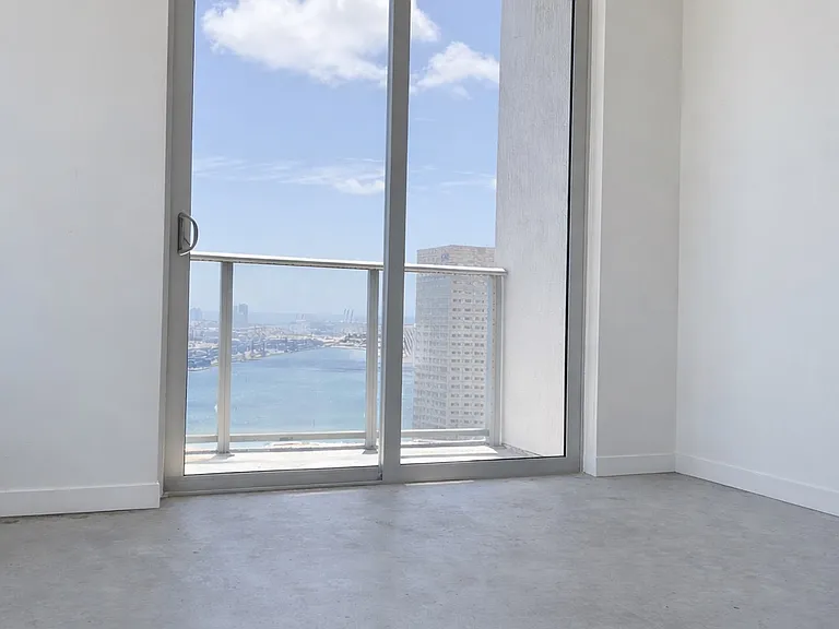 151 SE 1st St #Penthouse 02 — Photo 40