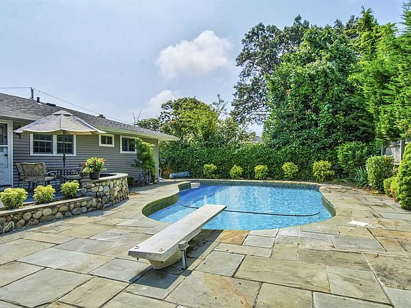 4th image of 68 Redwood Ln