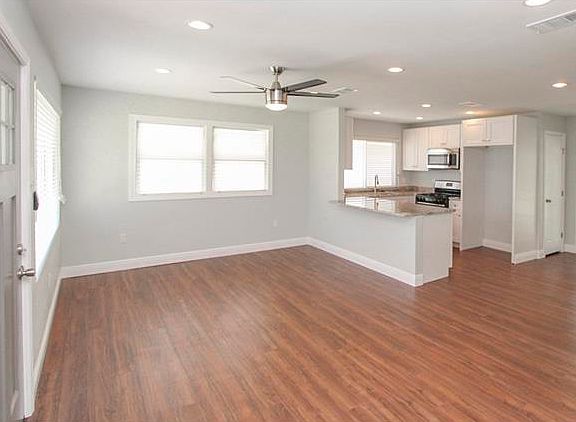 5th image of 3209 40th St