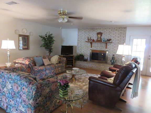 4th image of 2108 Westside Dr